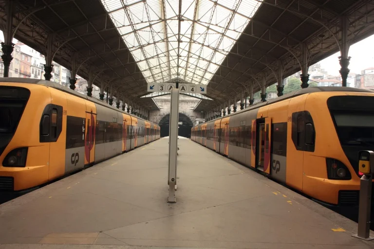 Regional trains at the platforms of a Portuguese railway station