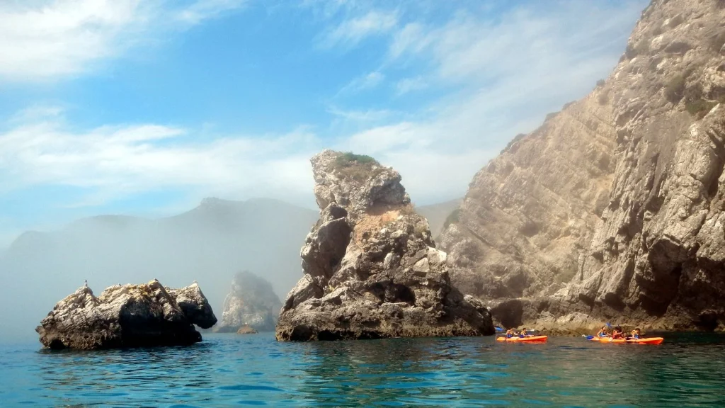 Wild Sesimbra kayak tour, Arrábida coast — photo 2