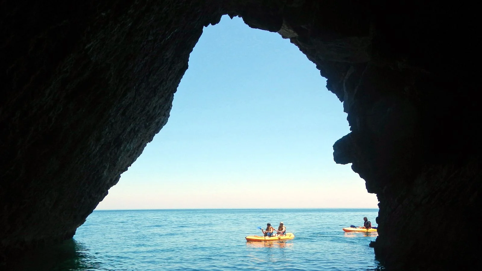 Wild Sesimbra kayak tour, Arrábida coast — photo 3