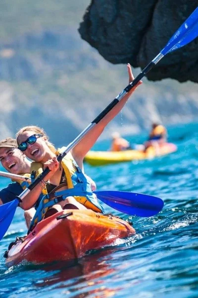 Kayak tour along the wild Sesimbra coastline in the Arrábida
