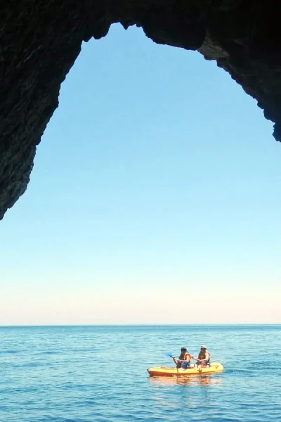 Wild Sesimbra kayak tour, Arrábida coast — photo 3